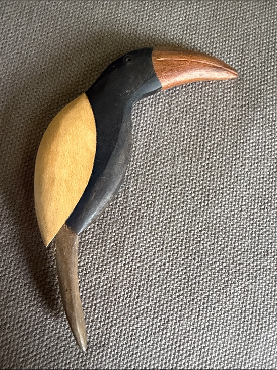 Source Unknown Jewelry - Toucan wooden brooch -